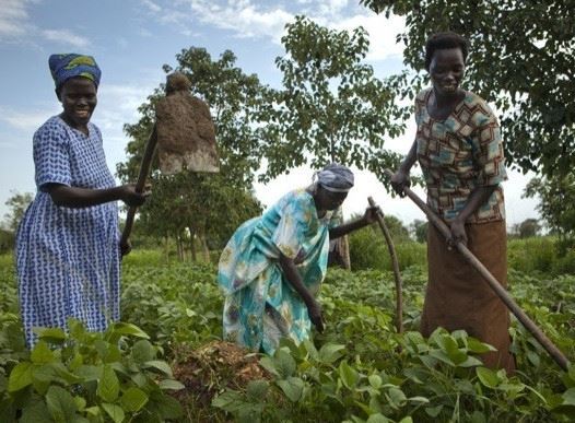 Molly (r), Uganda, Gesicht von Broederlijk Delens 13-Kampagne (© G.Hendrickx)