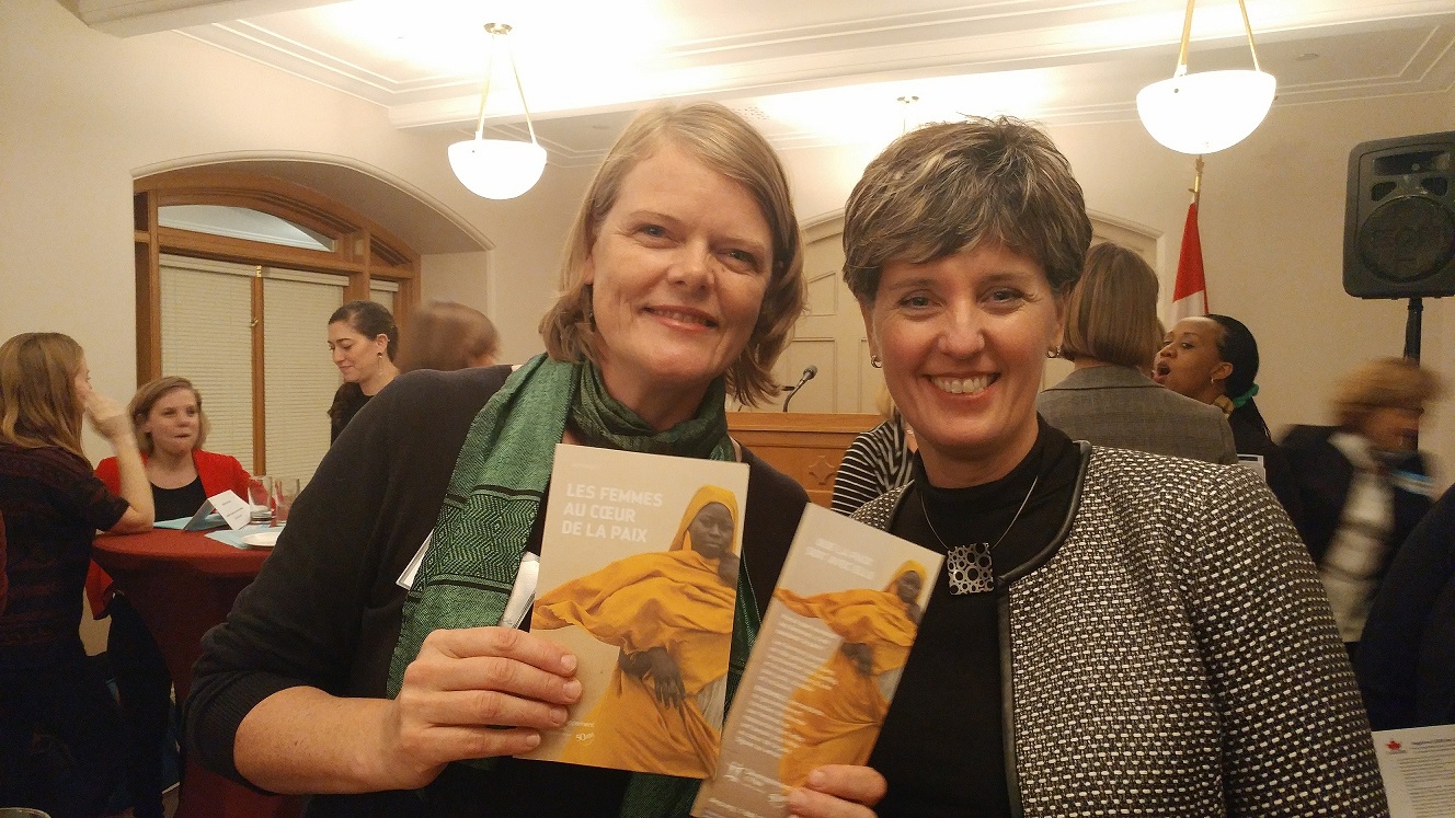 Elana Wright com a Ministra Bibeau © Desenvolvimento e Paz