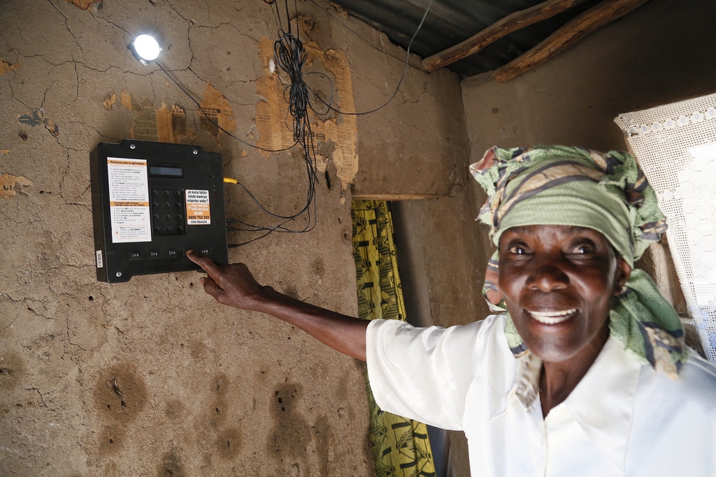 Elizabeth Mukwimba, eine Solarkunde von M-Power in Tansania Foto von DFID - UK Department for International Development
